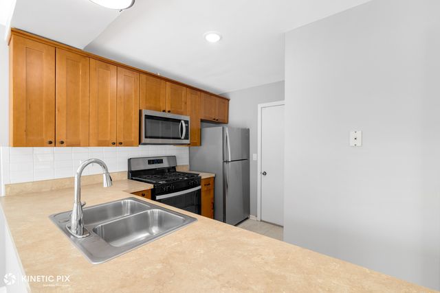 313 CROMWELL Court 313, Westmont, IL 60559