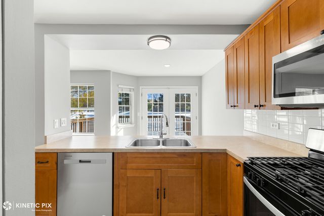 313 CROMWELL Court 313, Westmont, IL 60559