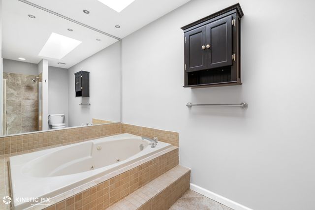 313 CROMWELL Court 313, Westmont, IL 60559