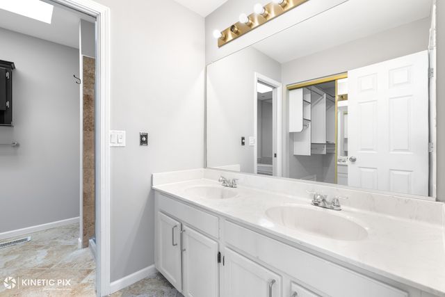 313 CROMWELL Court 313, Westmont, IL 60559