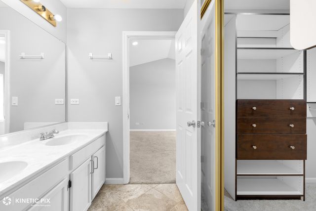 313 CROMWELL Court 313, Westmont, IL 60559