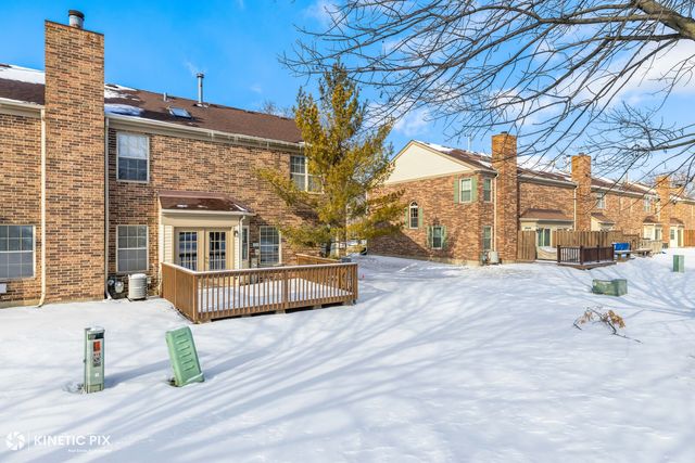 313 CROMWELL Court 313, Westmont, IL 60559