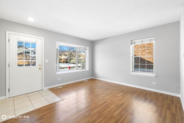 313 CROMWELL Court 313, Westmont, IL 60559