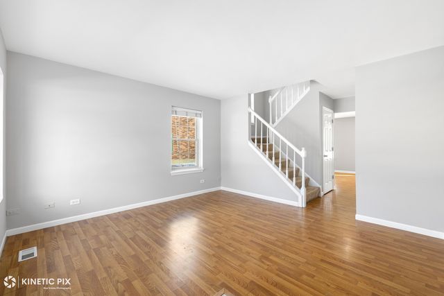 313 CROMWELL Court 313, Westmont, IL 60559