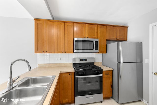 313 CROMWELL Court 313, Westmont, IL 60559