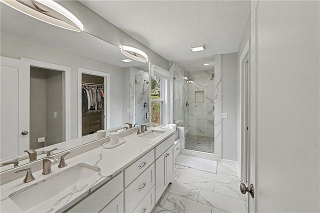 8001 Dearborn Drive, Prairie Village, KS 66208