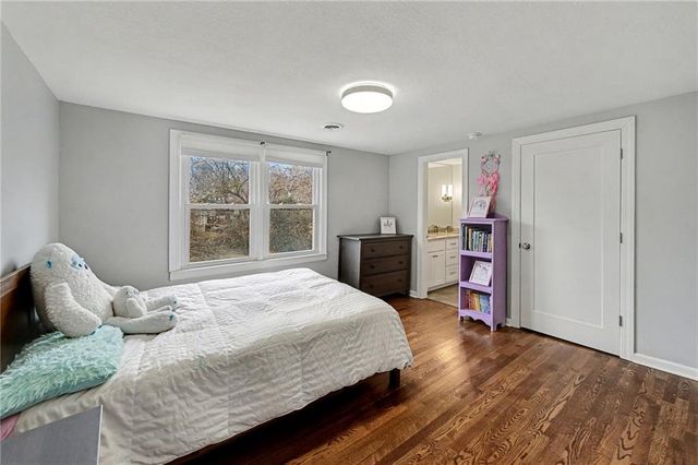 8001 Dearborn Drive, Prairie Village, KS 66208