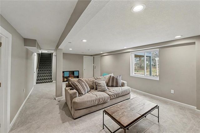 8001 Dearborn Drive, Prairie Village, KS 66208