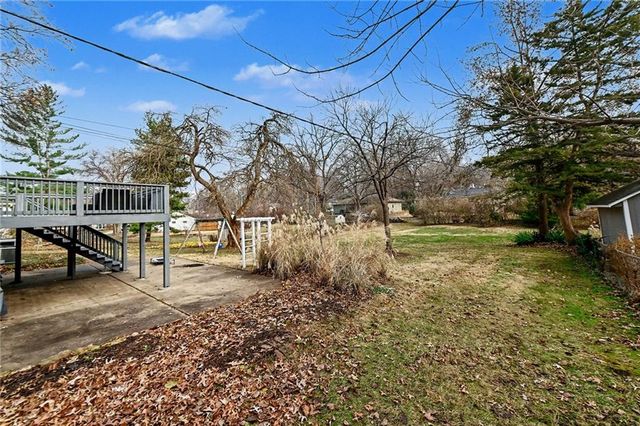 8001 Dearborn Drive, Prairie Village, KS 66208