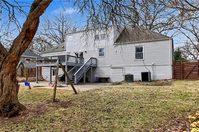 8001 Dearborn Drive, Prairie Village, KS 66208