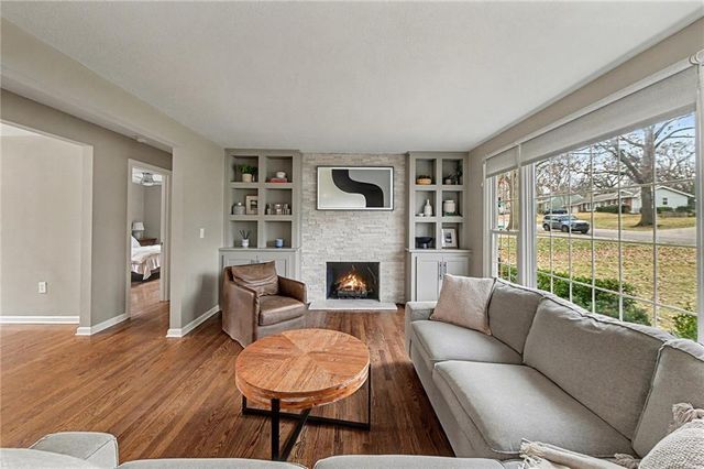 8001 Dearborn Drive, Prairie Village, KS 66208