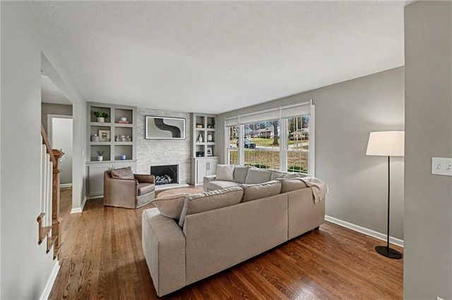 8001 Dearborn Drive, Prairie Village, KS 66208