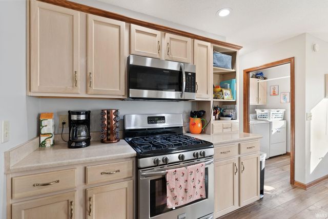 9518 Mill Ridge Run, Fort Wayne, IN 46835