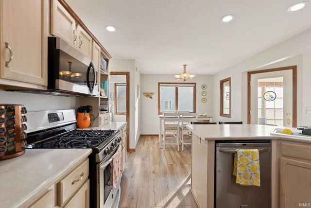 9518 Mill Ridge Run, Fort Wayne, IN 46835