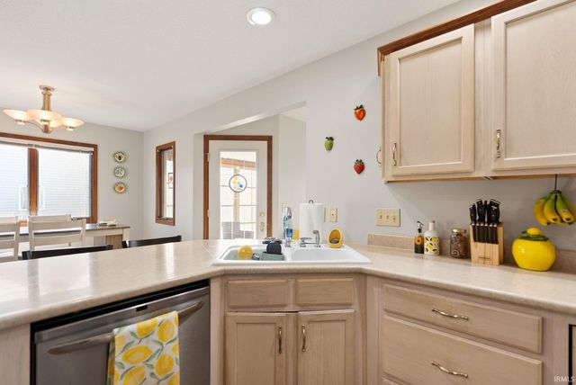 9518 Mill Ridge Run, Fort Wayne, IN 46835