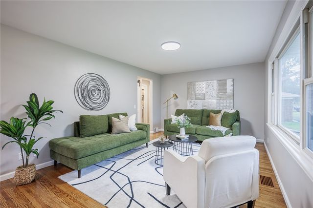 976 Denise Road, Greece, NY 14616