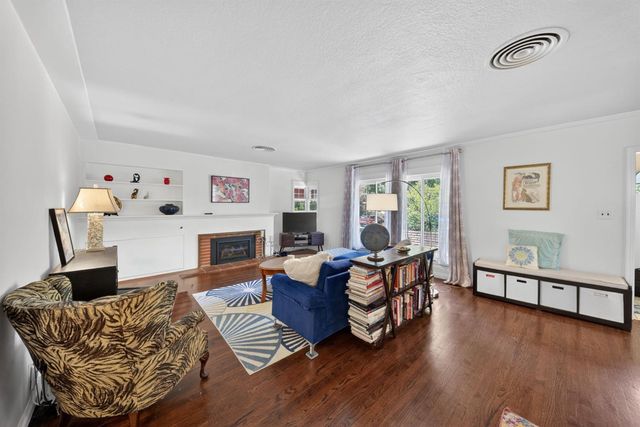 5098 N Del Mar Avenue, Fresno, CA 93704