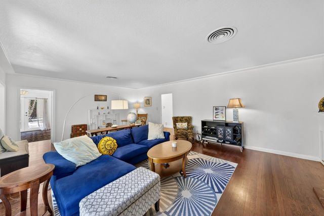 5098 N Del Mar Avenue, Fresno, CA 93704