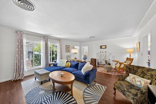 5098 N Del Mar Avenue, Fresno, CA 93704
