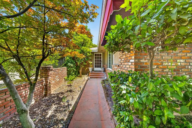 5098 N Del Mar Avenue, Fresno, CA 93704