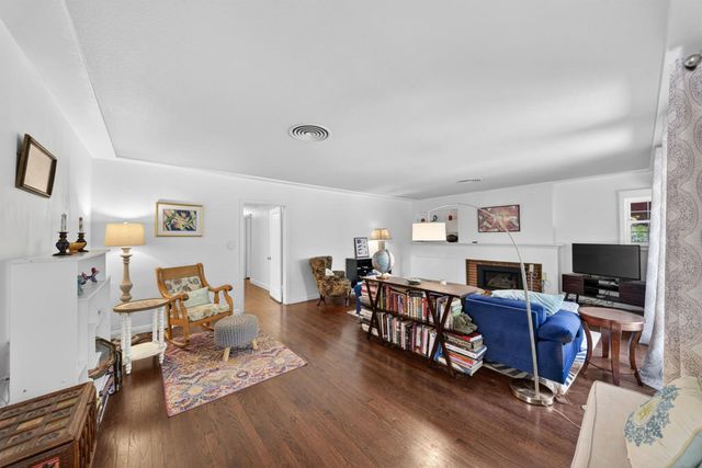 5098 N Del Mar Avenue, Fresno, CA 93704