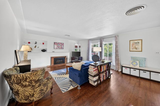 5098 N Del Mar Avenue, Fresno, CA 93704