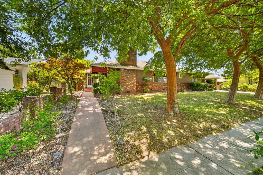 5098 N Del Mar Avenue, Fresno, CA 93704