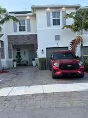 827 SE 18th Street 827, Homestead, FL 33034