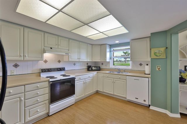 1713 HAMMERSMITH DRIVE, Sun City Center, FL 33573