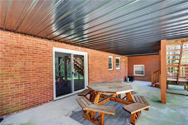 128 Burnley Lane, Mount Airy, NC 27030
