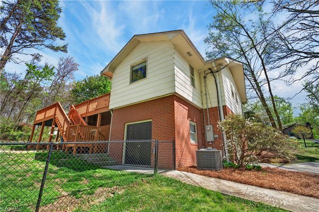 128 Burnley Lane, Mount Airy, NC 27030