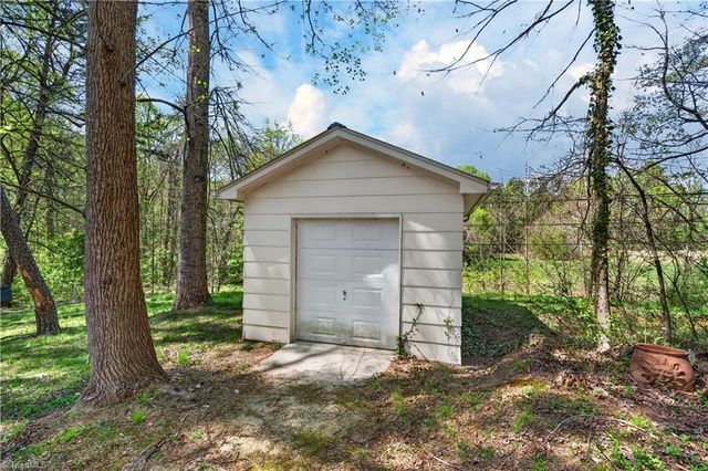128 Burnley Lane, Mount Airy, NC 27030