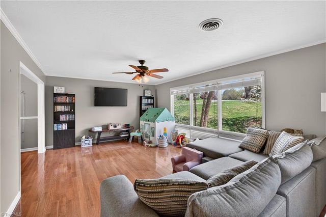128 Burnley Lane, Mount Airy, NC 27030