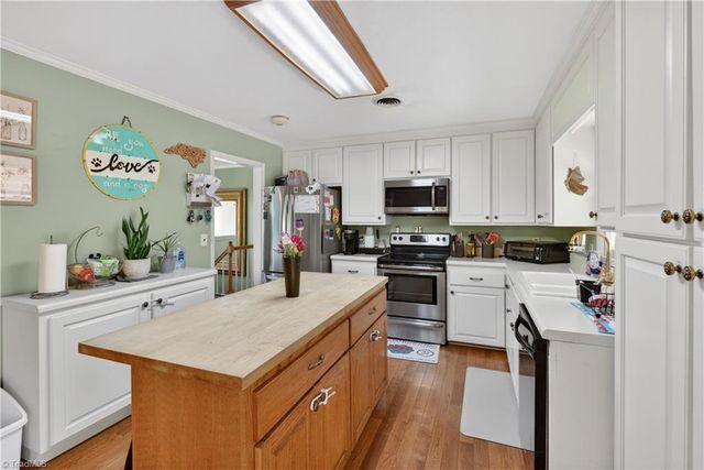 128 Burnley Lane, Mount Airy, NC 27030