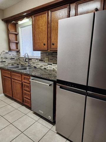 208 Driftwood Street, League City, TX 77573