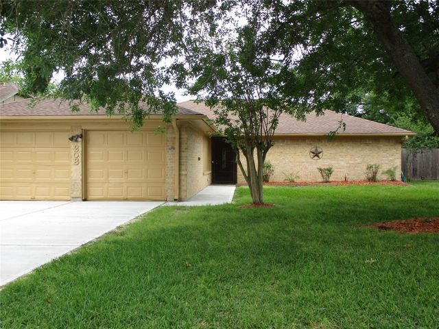 208 Driftwood Street, League City, TX 77573