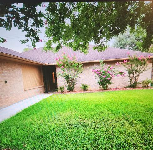 208 Driftwood Street, League City, TX 77573