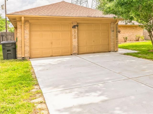 208 Driftwood Street, League City, TX 77573
