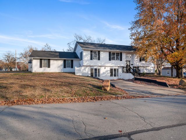 705 S Clay Street, Nevada, MO 64772