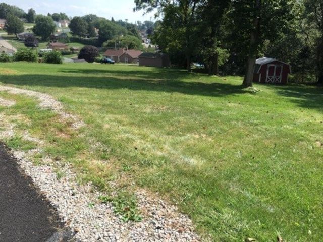 1445 N Main St, South Strabane, PA 15301