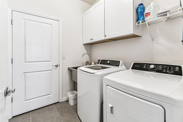 32813 SAND CREEK DRIVE, Wesley Chapel, FL 33543