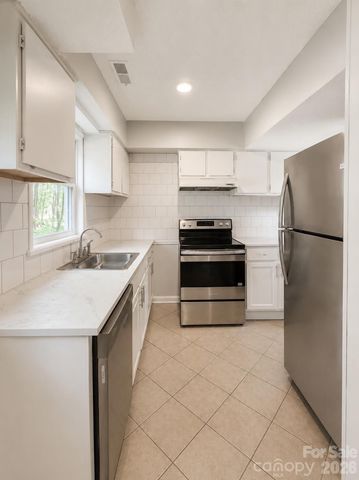6101 honeysuckle Lane, Charlotte, NC 28212