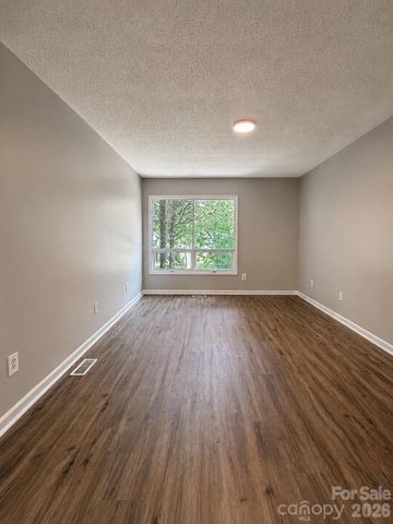 6101 honeysuckle Lane, Charlotte, NC 28212