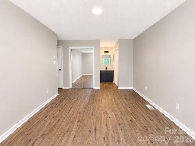 6101 honeysuckle Lane, Charlotte, NC 28212