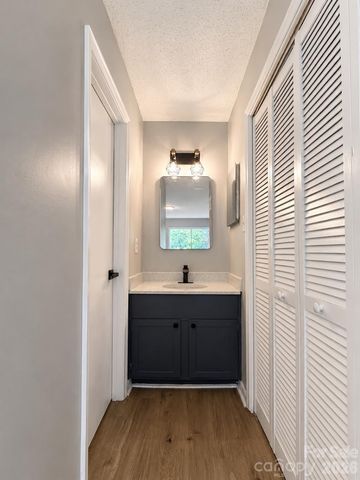6101 honeysuckle Lane, Charlotte, NC 28212