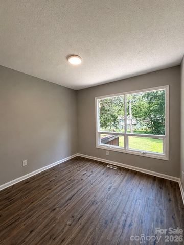 6101 honeysuckle Lane, Charlotte, NC 28212