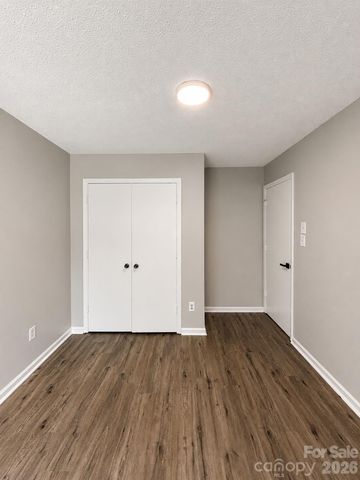 6101 honeysuckle Lane, Charlotte, NC 28212