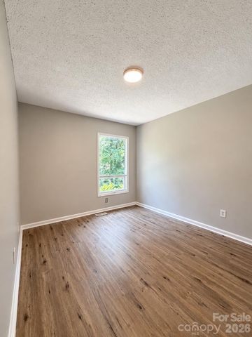 6101 honeysuckle Lane, Charlotte, NC 28212