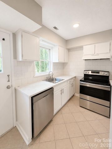6101 honeysuckle Lane, Charlotte, NC 28212