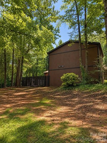 6101 honeysuckle Lane, Charlotte, NC 28212